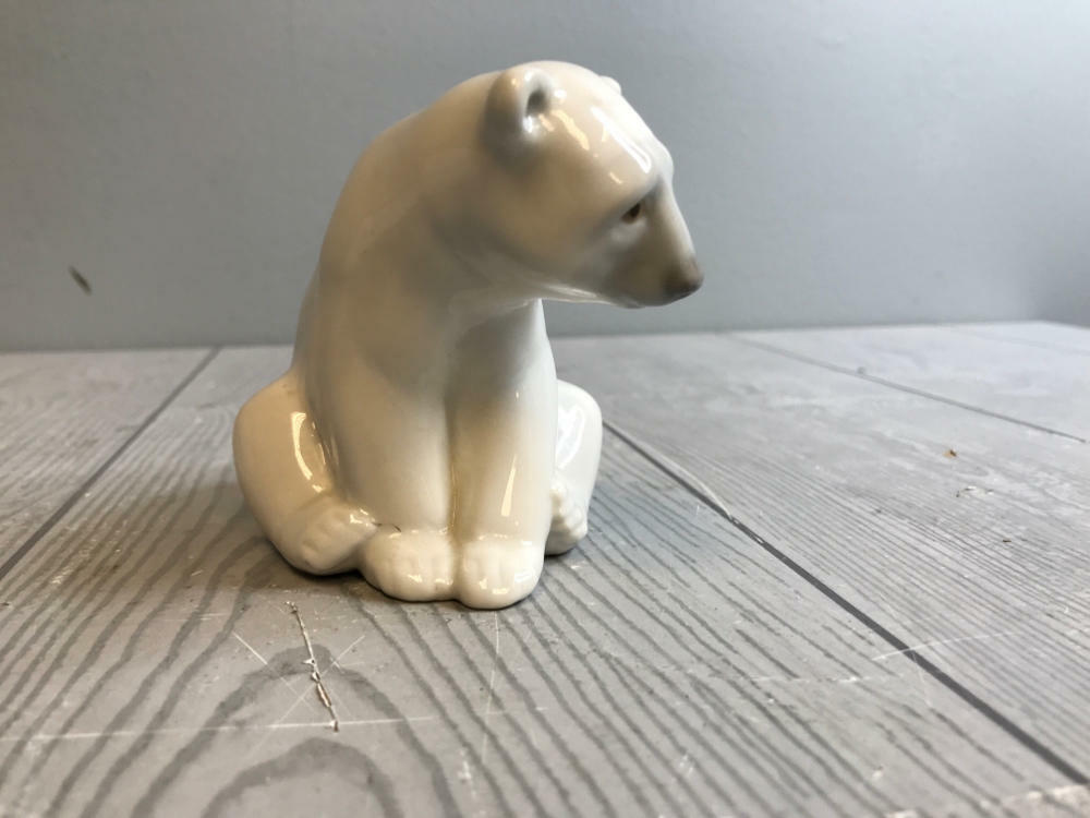 Vintage Lladro Seated White Polar Bear Figurine #1209 Greys and Whites - Good
