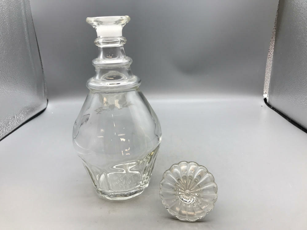 Vintage 1776 - 1976 Clear Glass Bicentennial Etched EAGLE STAR DECANTER - Good