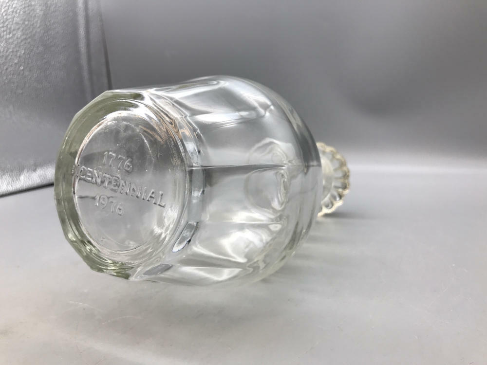 Vintage 1776 - 1976 Clear Glass Bicentennial Etched EAGLE STAR DECANTER - Good