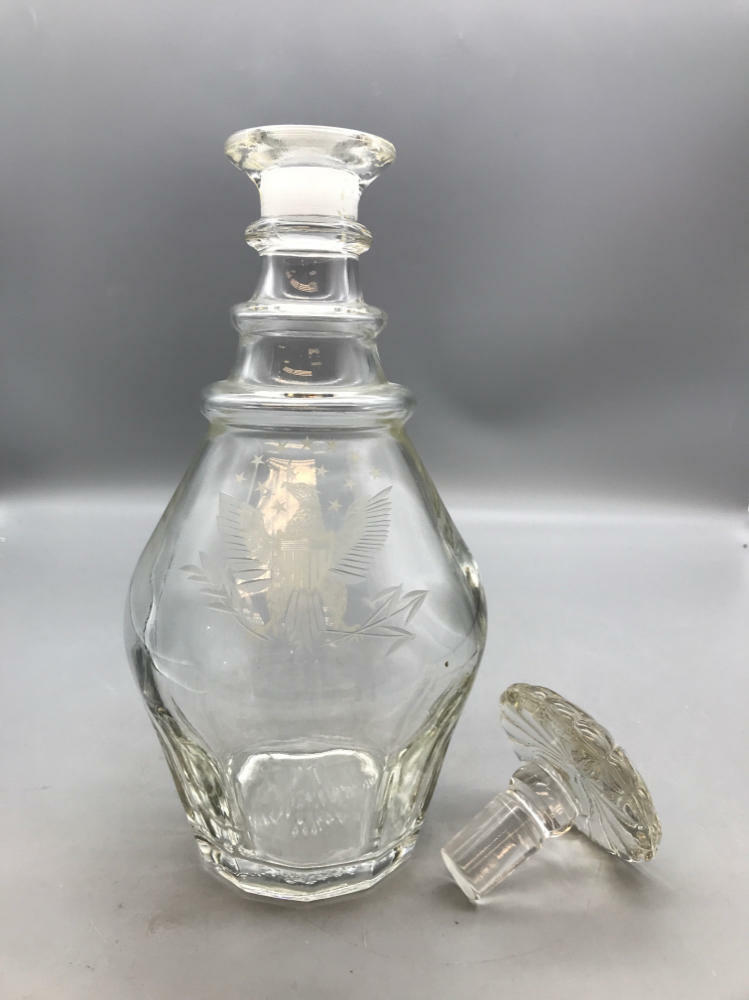 Vintage 1776 - 1976 Clear Glass Bicentennial Etched EAGLE STAR DECANTER - Good