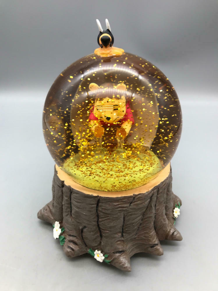 Disney Showcase Collection Winnie the Pooh Musical Water Globe Stuck in a Honey - Like New