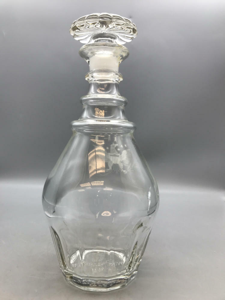 Vintage 1776 - 1976 Clear Glass Bicentennial Etched EAGLE STAR DECANTER - Good