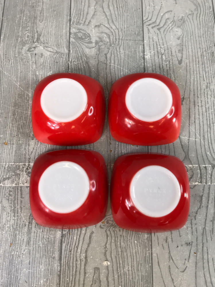 Set of 5 Vintage Pyrex Red Square Bowls - 1 Large 2.5 Qt - 4 Small 12 Oz Bowls - Good