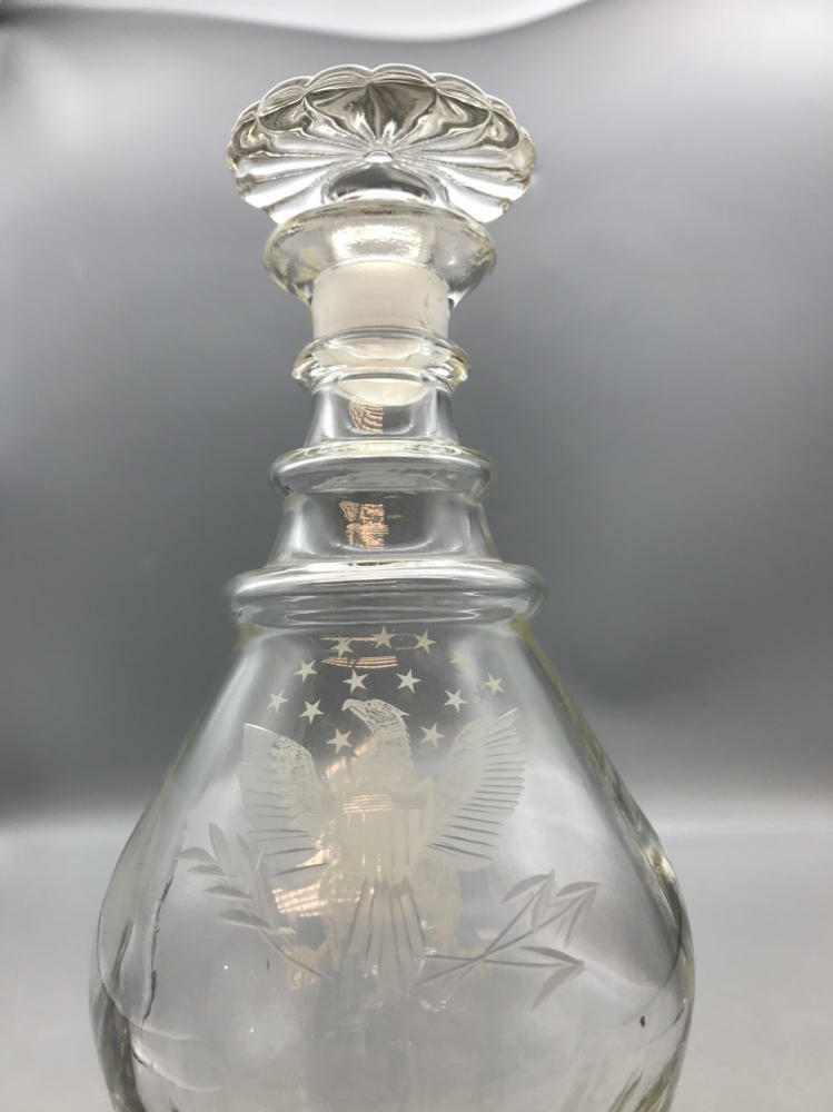 Vintage 1776 - 1976 Clear Glass Bicentennial Etched EAGLE STAR DECANTER - Good