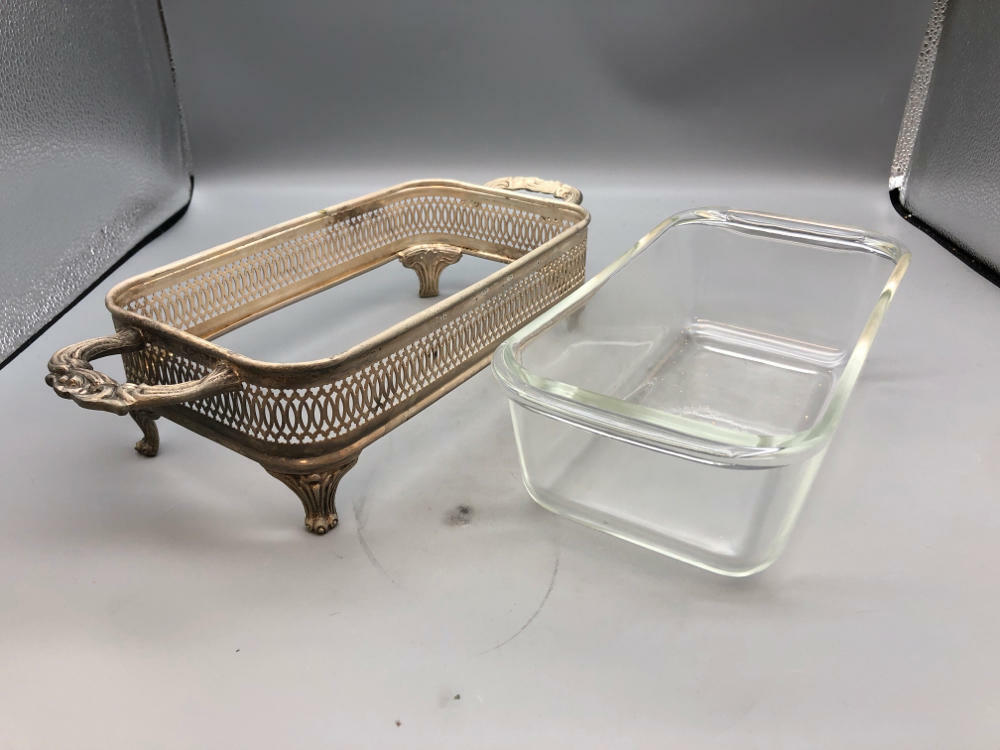 PYREX PLATE W SILVER HOLDER BREAD OR MEAT LOAF GLASS DISH - 1 1/2 Qt Dish - Good