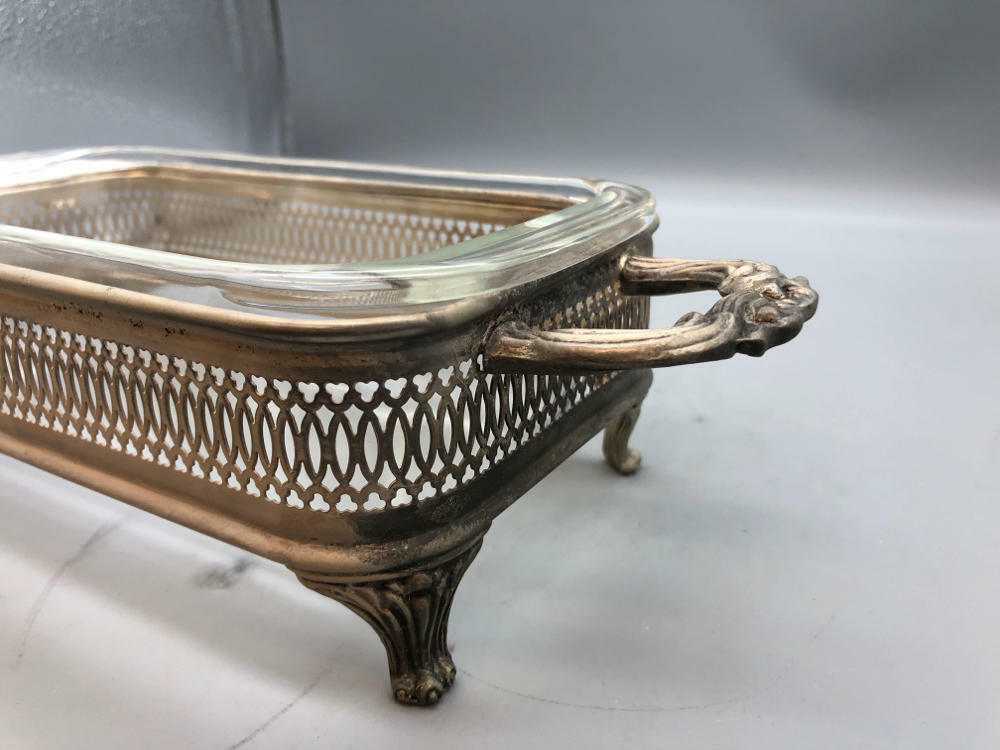 PYREX PLATE W SILVER HOLDER BREAD OR MEAT LOAF GLASS DISH - 1 1/2 Qt Dish - Good