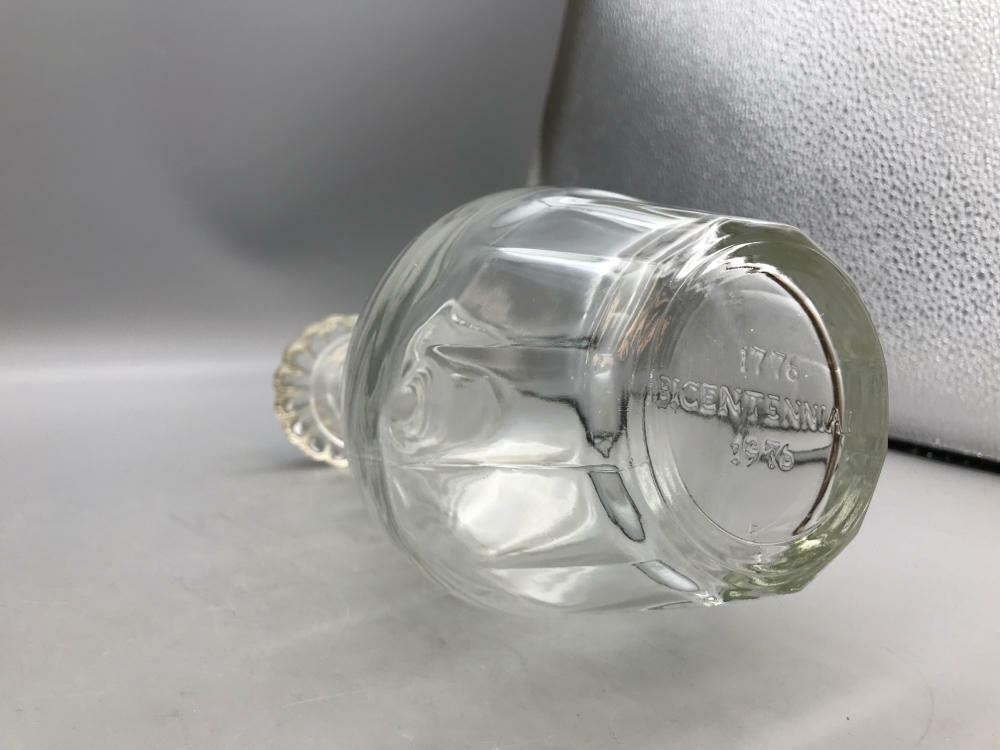 Vintage 1776 - 1976 Clear Glass Bicentennial Etched EAGLE STAR DECANTER - Good