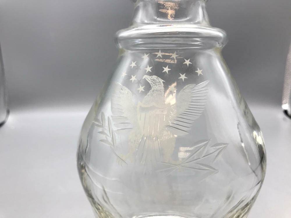 Vintage 1776 - 1976 Clear Glass Bicentennial Etched EAGLE STAR DECANTER - Good
