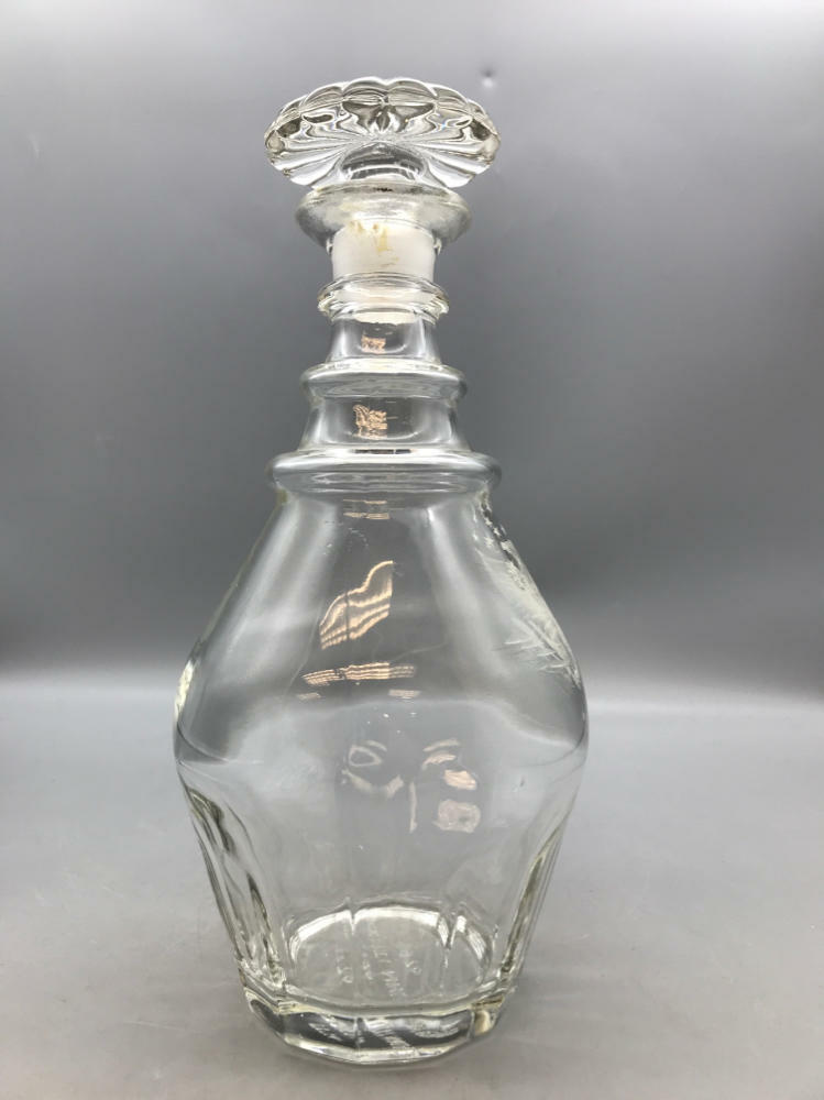 Vintage 1776 - 1976 Clear Glass Bicentennial Etched EAGLE STAR DECANTER - Good