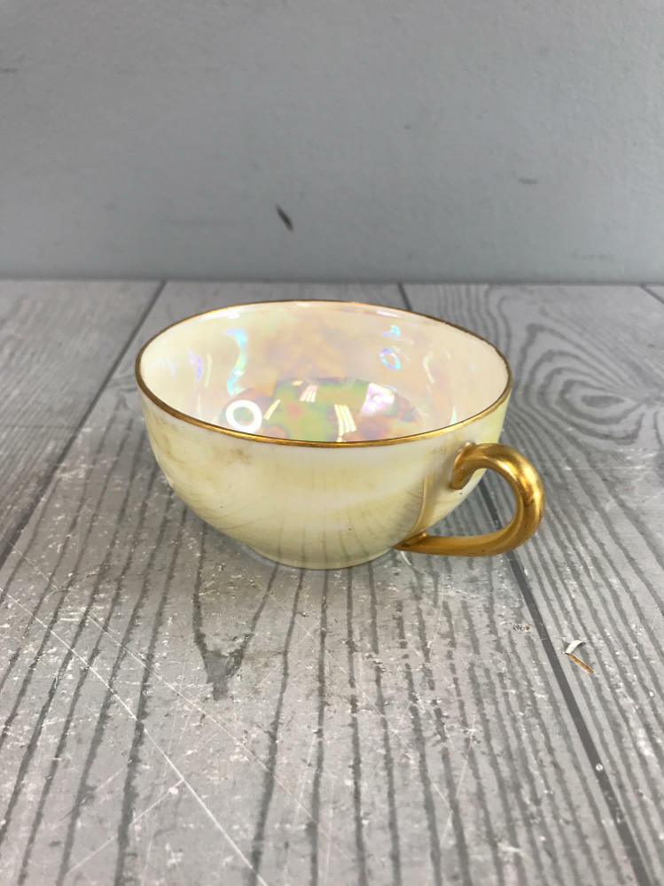 Set of 12 Yellow & White Iridescent Tea Set - 7 Saucers, 4 Cups, 1 Tea Pot - Good