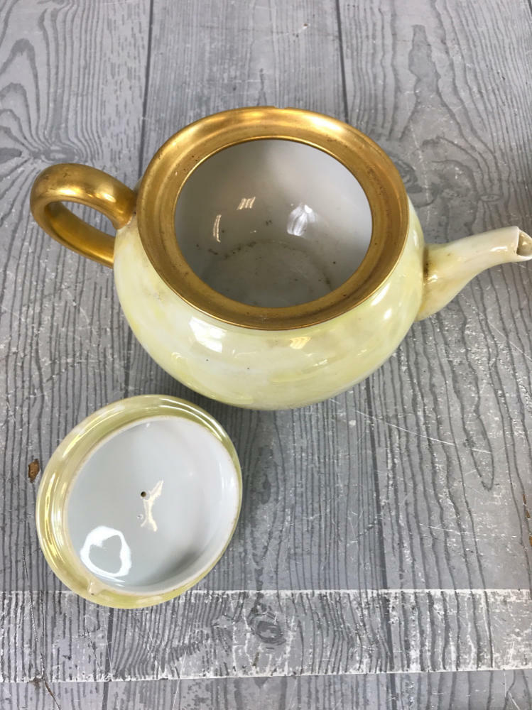 Set of 12 Yellow & White Iridescent Tea Set - 7 Saucers, 4 Cups, 1 Tea Pot - Good