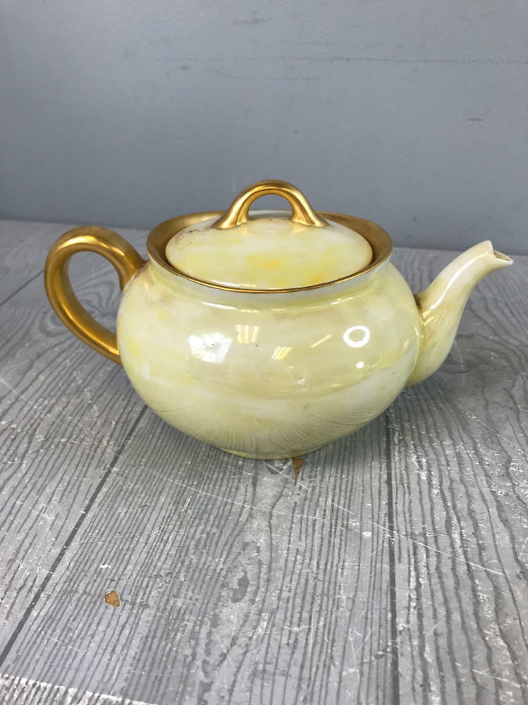 Set of 12 Yellow & White Iridescent Tea Set - 7 Saucers, 4 Cups, 1 Tea Pot - Good