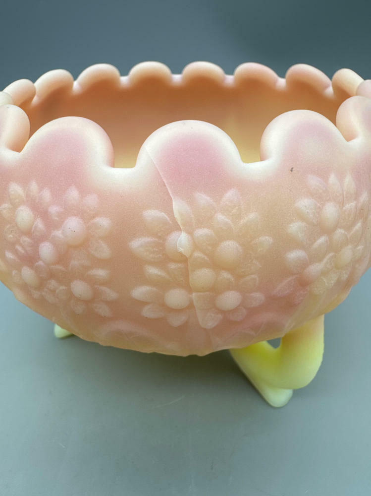 Fenton Pink Fenton's Flowers Burmese Glass Rose Bowl with Label / Sticker - Good