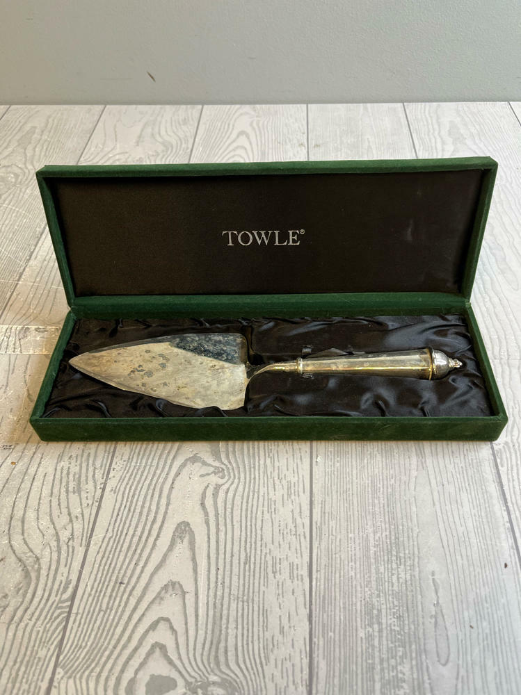 Towle Silver Plated Metal Cake Pie Server in Original Presentation Box Elegant - Good