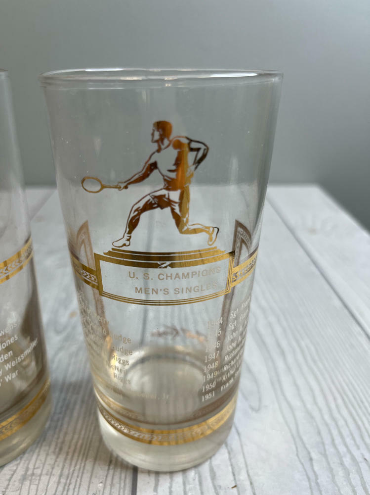 Set of 4 Vintage Sports King Drinking Glasses Mid-Century Gold Detail Overlay - Good