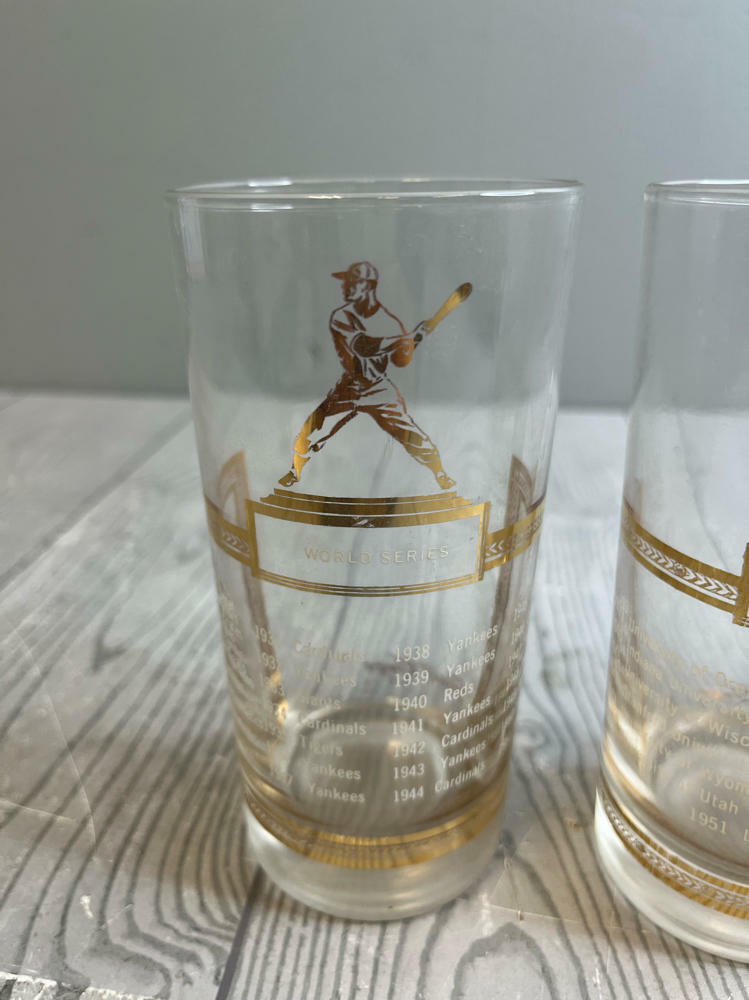 Set of 4 Vintage Sports King Drinking Glasses Mid-Century Gold Detail Overlay - Good