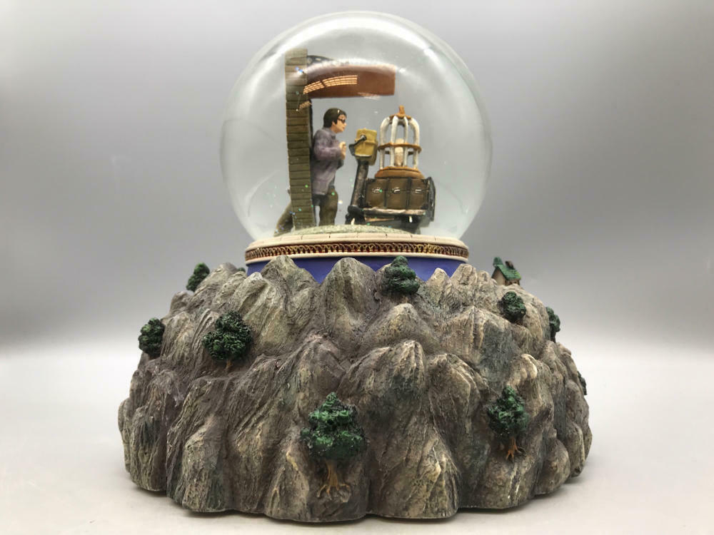 Harry Potter San Francisco Music Box Platform 9 3/4 Snow Globe - Great Condition - Very Good