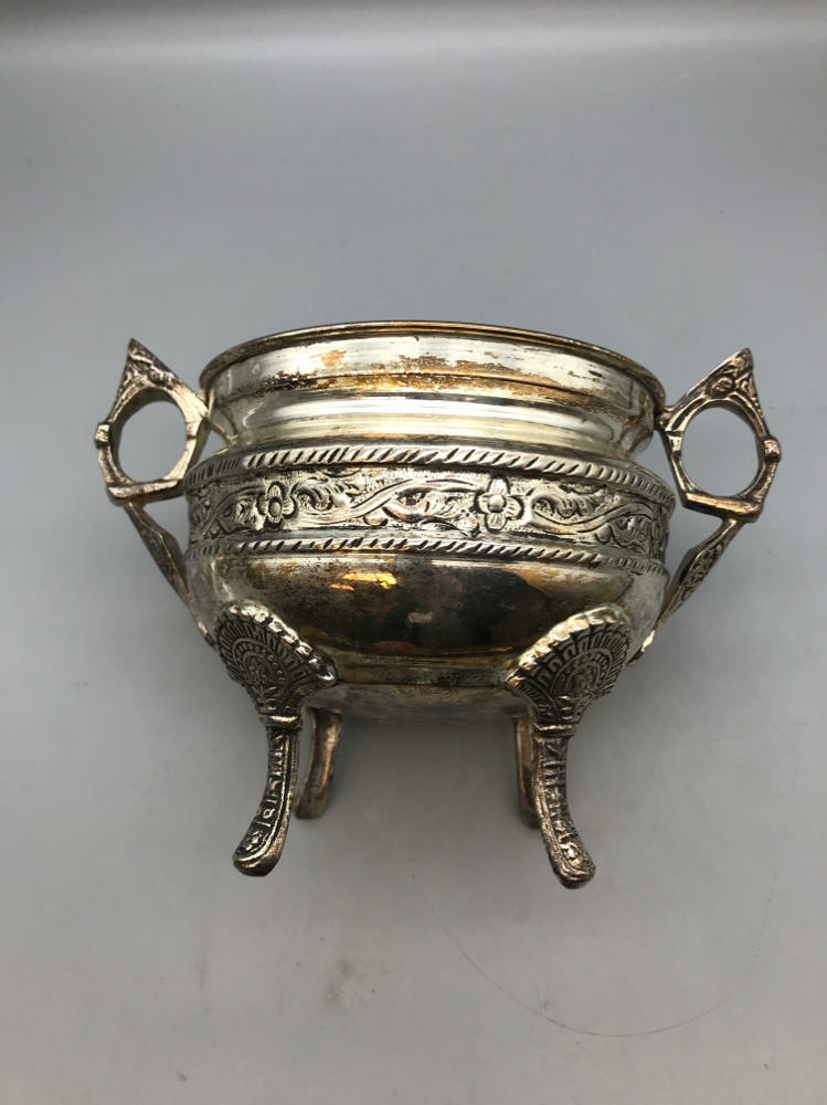 Rare Vintage Reed and Barton Silver Plated Bowl Floral Pattern Home Decor - Good