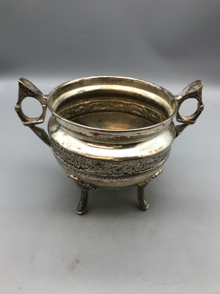 Rare Vintage Reed and Barton Silver Plated Bowl Floral Pattern Home Decor - Good