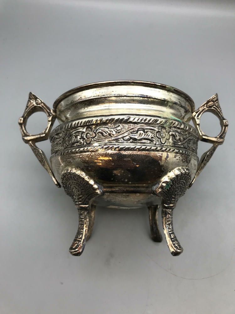 Rare Vintage Reed and Barton Silver Plated Bowl Floral Pattern Home Decor - Good