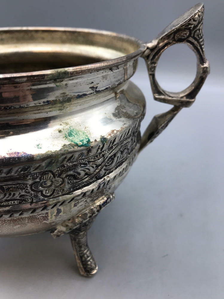Rare Vintage Reed and Barton Silver Plated Bowl Floral Pattern Home Decor - Good