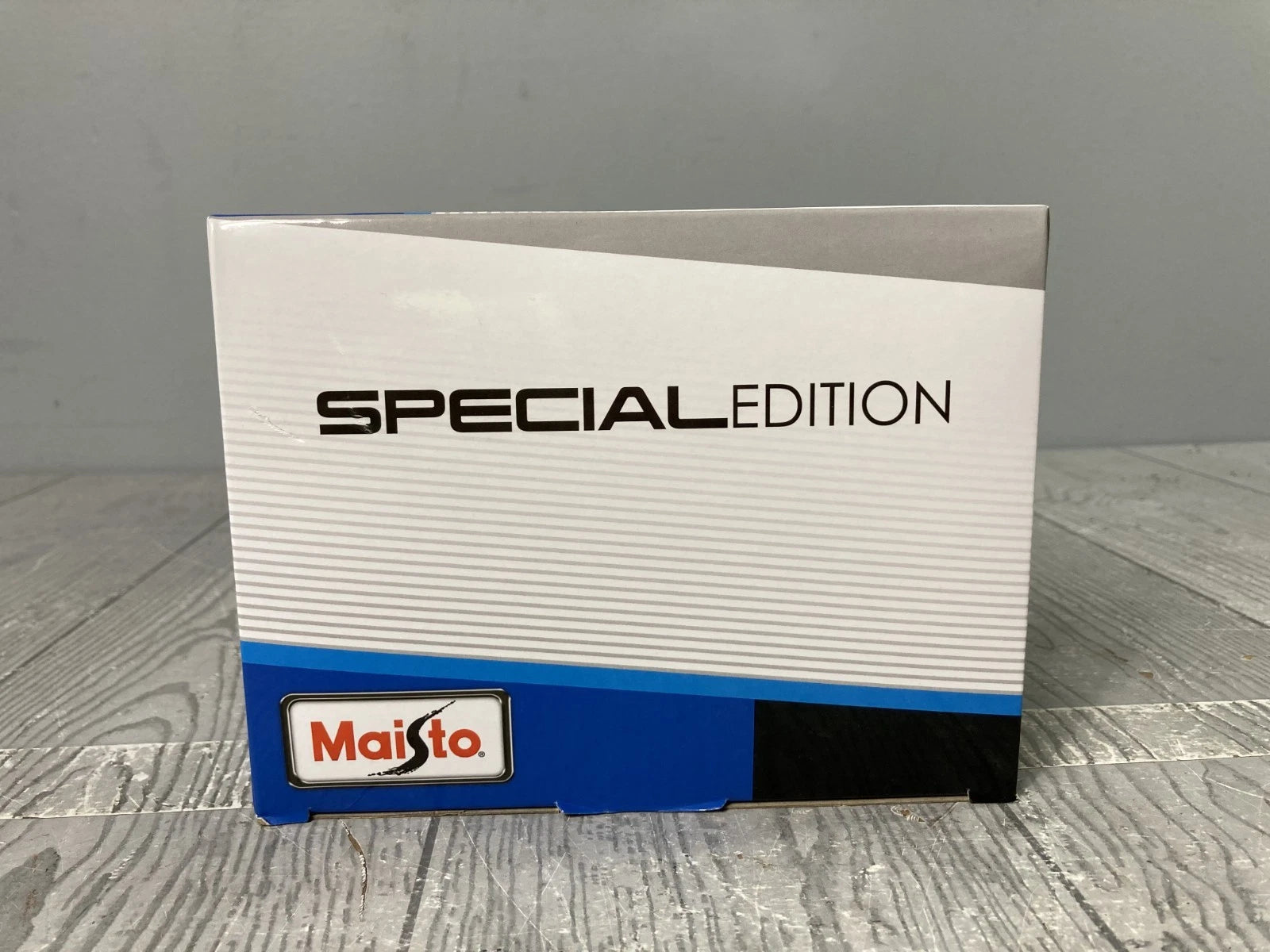 1967 Red Convertible Chevrolet Camaro SS 396 Maisto 1:18 Die-Cast & White