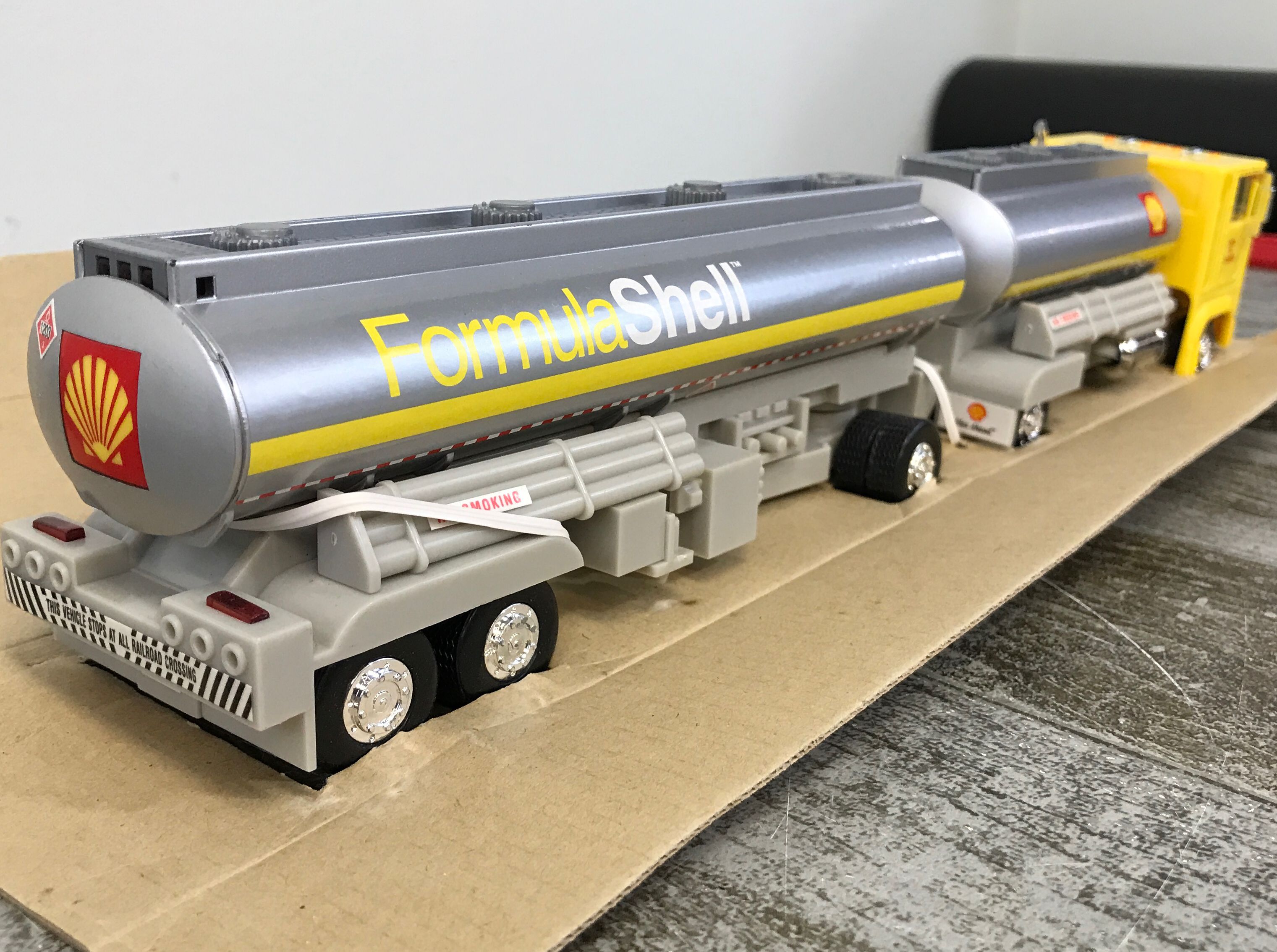 1995 Shell Formulashell Concept Tanker Collectible Toy Truck - New