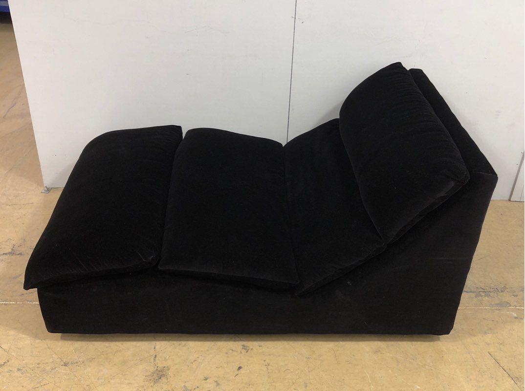 Black Modern International Furniture Velvet Lounge Chair - Soft & Comfortable