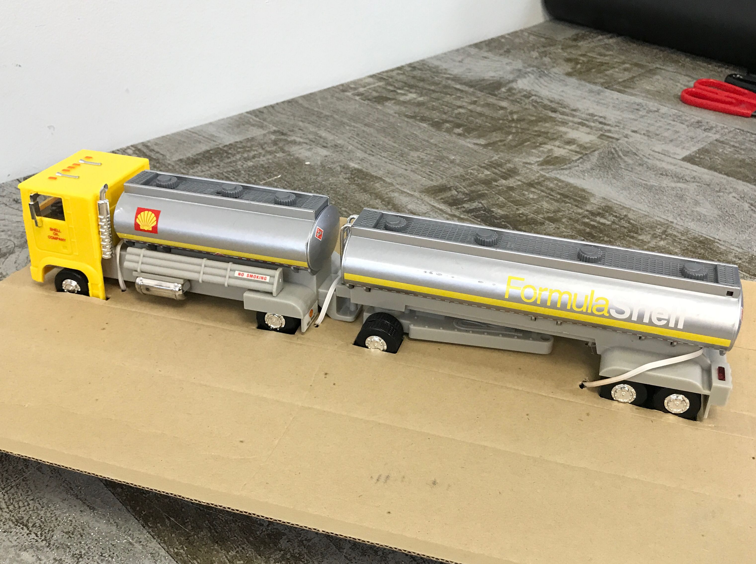 1995 Shell Formulashell Concept Tanker Collectible Toy Truck - New